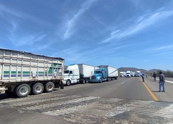 Productores mantienen tomas de casetas en Sinaloa