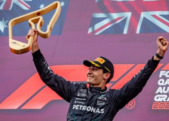 Russell vencedor en Austria