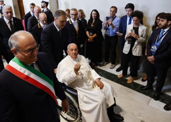 El Papa llama a recibir a los homosexuales en la Iglesia