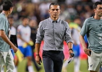 Lozano: “De este barco no se baja nadie”
