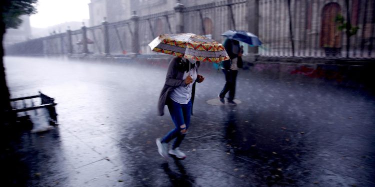 Activan Alerta Naranja en CDMX por lluvias fuertes y posible granizo