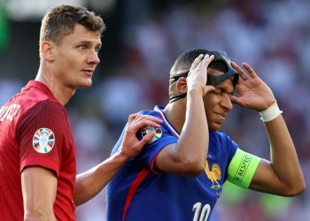 Francia termina como segundo y espera rival