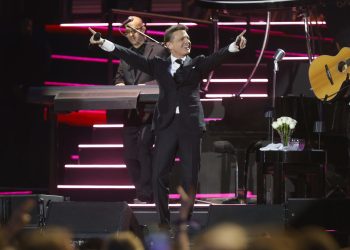 Luis Miguel “derrite” Córdoba en el inicio de su gira por España