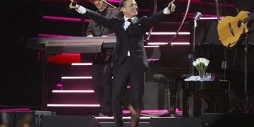 Luis Miguel “derrite” Córdoba en el inicio de su gira por España