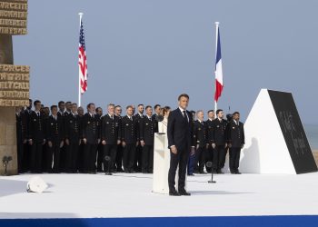 Francia entregará cazas a Ucrania y formará pilotos