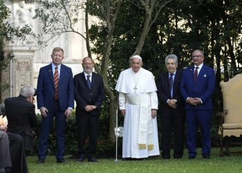 El papa reclama un alto el fuego en Gaza