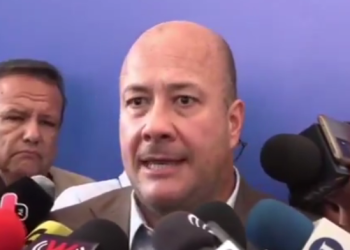 Enrique Alfaro pone en suspenso su relación con MC