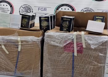 FGR detiene a dos personas en posesión de Pasaportes Robados a la SRE