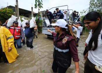 Continúan los recorridos en zonas inundadas de Chetumal