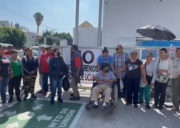 Pacientes renales se manifiestan en Aguascalientes, amenazan con movilizarse a CDMX
