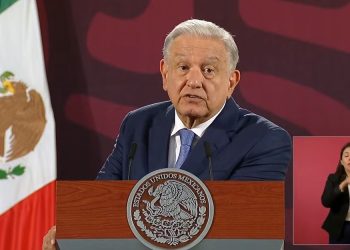 López Obrador asegura que confía en embajador en España tras foto con Carlos Salinas