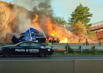 Se quemaron dos tractocamiones en Arco Norte en Edomex