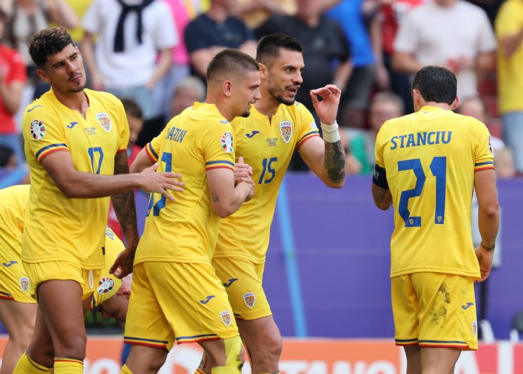 Munich (Germany), 17/06/2024.- Razvan Marin of Romania celebrates with his teammates after scoring the 2-0 goal during the UEFA EURO 2024 Group E soccer match between Romania and Ukraine, in Munich, Germany, 17 June 2024. (Alemania, Rumanía, Ucrania) EFE/EPA/MOHAMED MESSARA