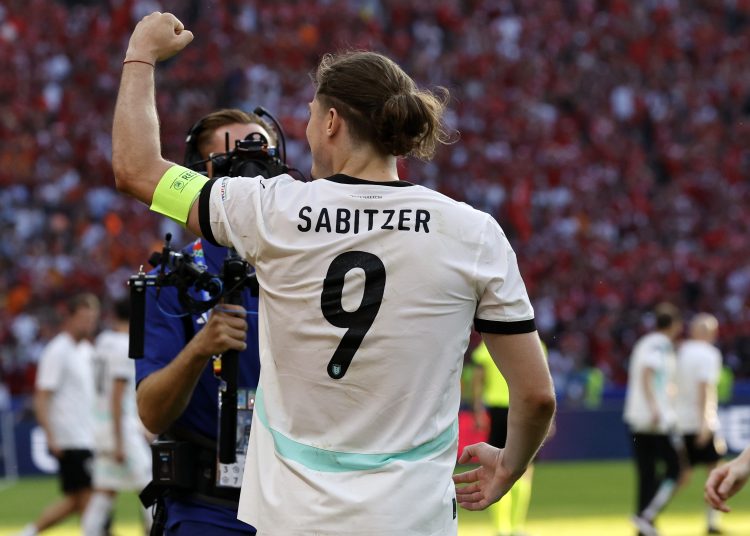 Berlin (Germany), 25/06/2024.- Marcel Sabitzer of Austria celebrates after winning the UEFA EURO 2024 group D match between Netherlands and Austria, in Berlin, Germany, 25 June 2024. (Alemania, Países Bajos; Holanda) EFE/EPA/ROBERT GHEMENT