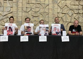 Familiares de rehenes demandan a Netanyahu un acuerdo con Hamás