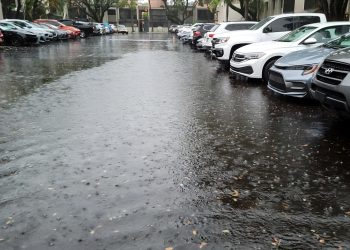 Lluvias en Florida dejan inundaciones y vuelos cancelados