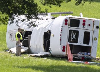 Trasladan cuerpos de 8 mexicanos fallecidos en accidente en Florida