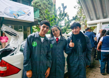 Certifican a 250 alumnos de Conalep Tlaxcala en electromovilidad, presentan auto eléctrico