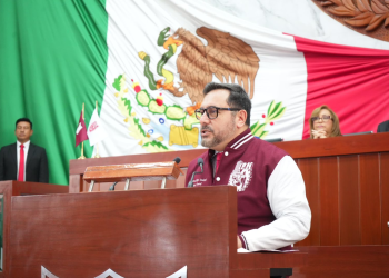Develan letras doradas del IPN en Congreso de Tlaxcala