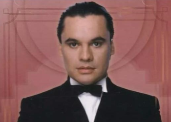 Juan Gabriel rinde homenaje a Luis Arcaraz y otros grandes de la música mexicana