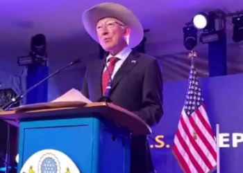 Estados Unidos y México comparten valores democráticos, afirma Ken Salazar