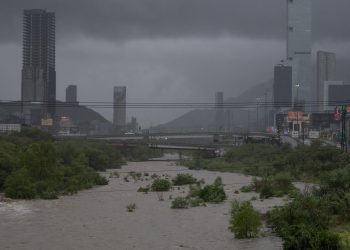 Aerolíneas advierten afectaciones en México y EU por tormenta tropical Alberto
