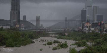 Aerolíneas advierten afectaciones en México y EU por tormenta tropical Alberto