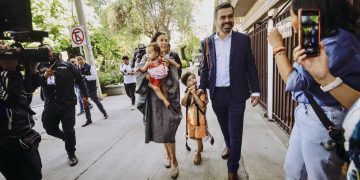 Máynez vota y hace llamado a salir a votar