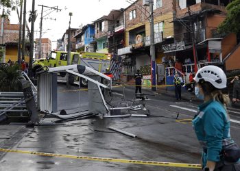 Un muerto y 20 heridos deja la caída de cabina de  teleférico en Medellín