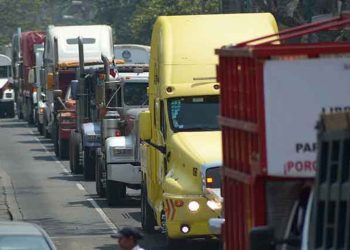 Transportistas bloquean algunas carreteras de México