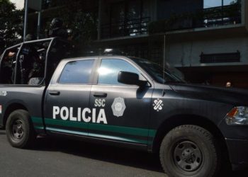 SSC detiene a dos personas en posesión de bolsitas de aparente cocaína y marihuana