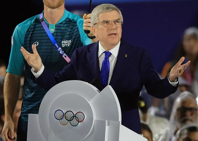 Paris (France), 26/07/2024.- IOC president Thomas Bach speaks during the Opening Ceremony of the Paris 2024 Olympic Games, in Paris, France, 26 July 2024. (Francia) EFE/EPA/MARTIN DIVISEK