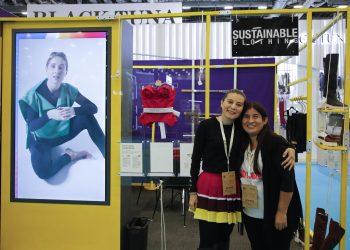 Crean ropa para personas con discapacidad visual y auditiva