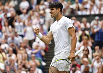 Alcaraz supera al estonio Mark Lajal en primera ronda de Wimbledon