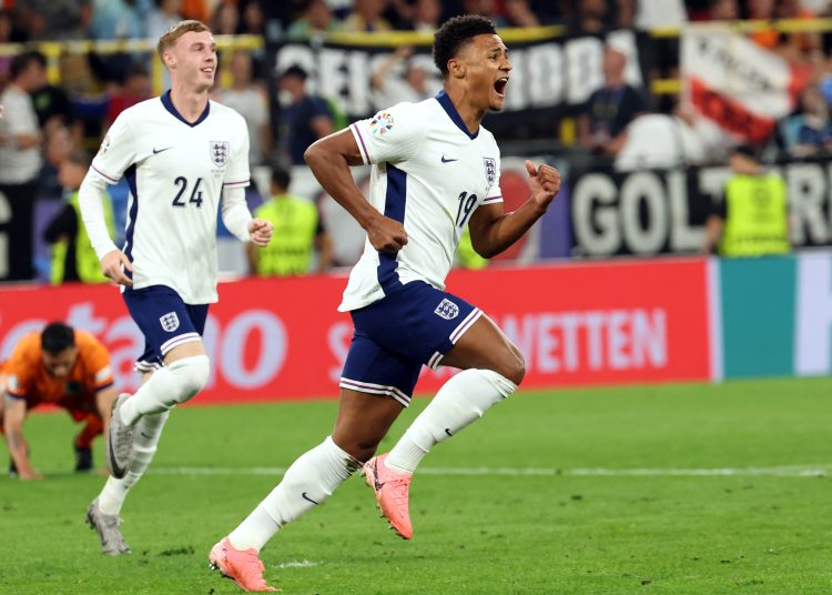 Dortmund (Germany), 10/07/2024.- Oliver Watkins of England celebrates scoring the 2-1 during the UEFA EURO 2024 semi-finals soccer match between Netherlands and England, in Dortmund, Germany, 10 July 2024. (Alemania, Países Bajos; Holanda) EFE/EPA/FRIEDEMANN VOGEL