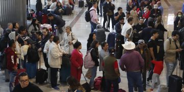 Profeco advierte que viajeros afectados por fallo de Microsoft deben ser indemnizados