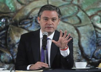 “El PRI va en marcha hacia la locura”: Aurelio Nuño