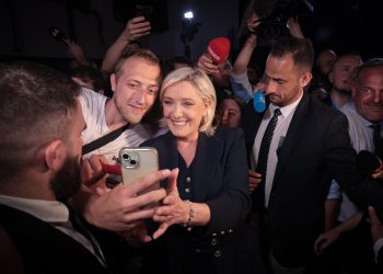 Marine Le Pen “muy confiada” en lograr la mayoría absoluta en Francia