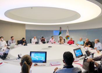 En Quintana Roo evalúan el desalojo de turistas y habitantes por “Beryl”