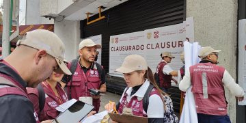 ¡Cayó la ley! Clausuran plaza de productos chinos en Izazaga 89