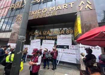 ¡Cayó la ley! Clausuran plaza de productos chinos en Izazaga 89