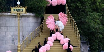 ¡Oh la la! Lady Gaga pone el cabaret en la ceremonia inaugural de los Juegos