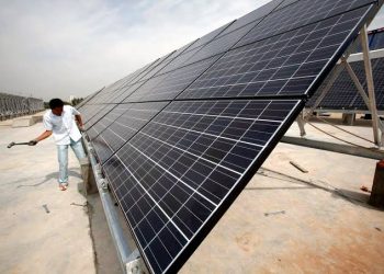 México pide a EU eximir de aranceles a paneles solares
