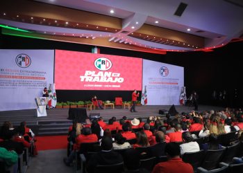Alito Moreno y Carolina Viggiano presentan sus propuestas ante el Consejo Nacional del PRI