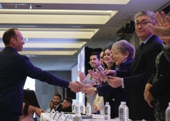Alicia Bárcena entrega cartas de naturalización a 200 nuevos y nuevas mexicanas