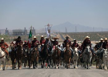 Miles de jinetes honran a Pancho Villa con cabalgata de 600 kilómetros