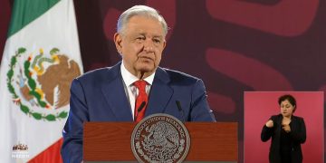 López Obrador entrega primeros complementos del Fondo de Pensiones