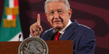 López Obrador celebra el triunfo de la izquierda en Francia