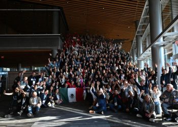 Mexicanos se capacitan en el sector asegurador en Vancouver