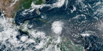 “Beryl impactará la madrugada del viernes con categoría 1 o 2”: Meteorólogo
